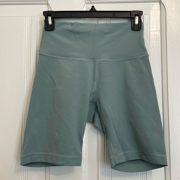 lululemon athletica Pants - Lululemon Wunder Train high rise shorts size 6
